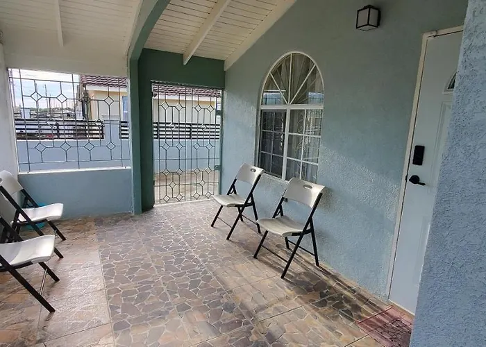 Hillside Sunrise, 2 Bed 2 Bath In Gated Community, Close To Beach, Food, Clubs & Shopping Free Parking, Free Wi-Fi