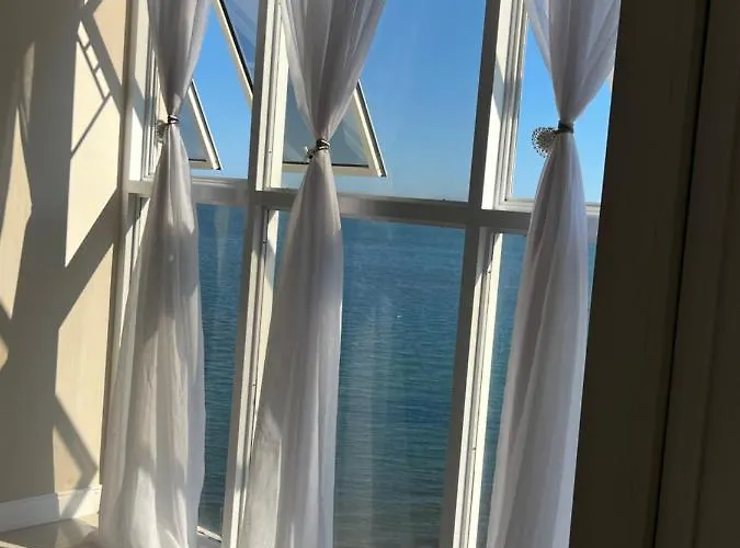 Large Luxurious Beach Front At Bayfront Villa