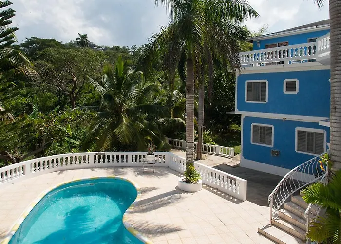 Chateau Margarite Bed And Breakfast