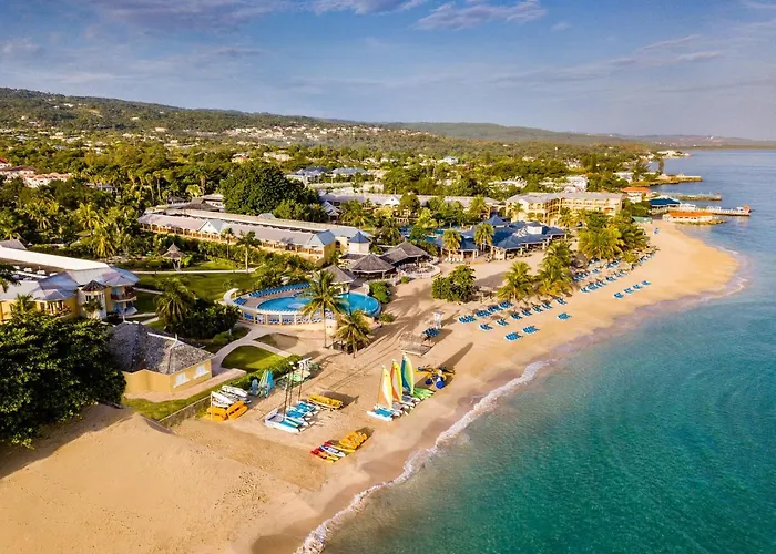 Jewel Runaway Bay Beach Resort & Waterpark