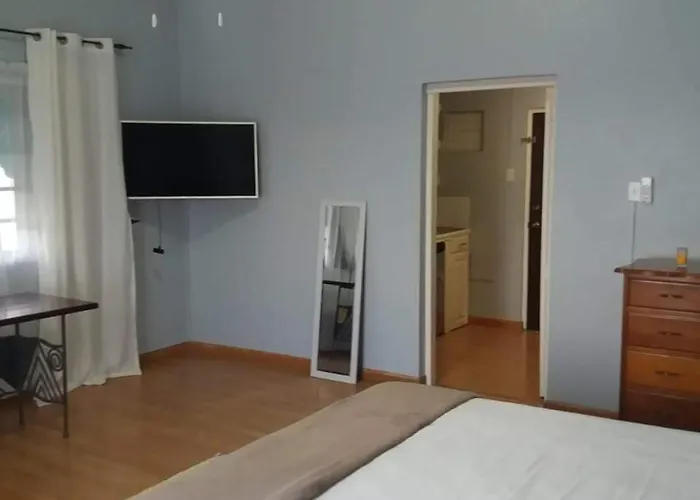 Studio Chateau - Manor Park, Kingston 8