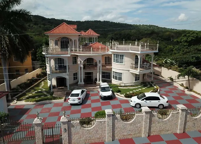 Pinnacle View Estate Micaila Villa
