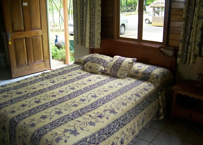 Rhodes Beach Resort Negril