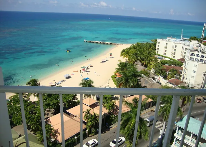 Sky Box Beach Suite At Montego Bay Club