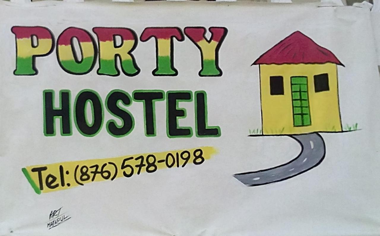 Hostel Porty