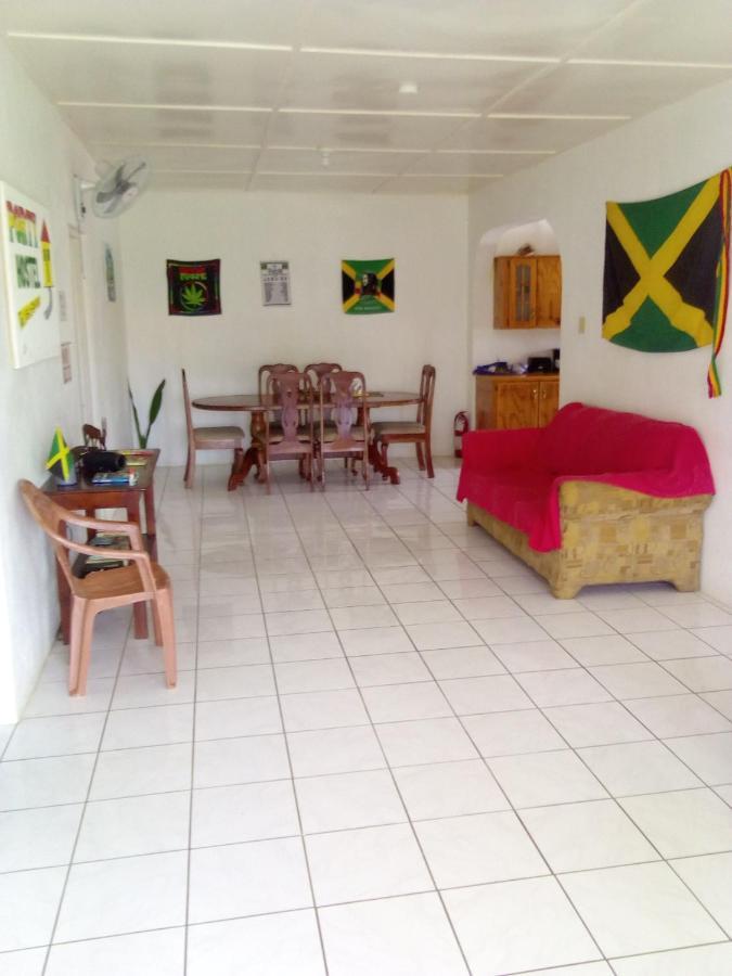 Hostel Porty *
