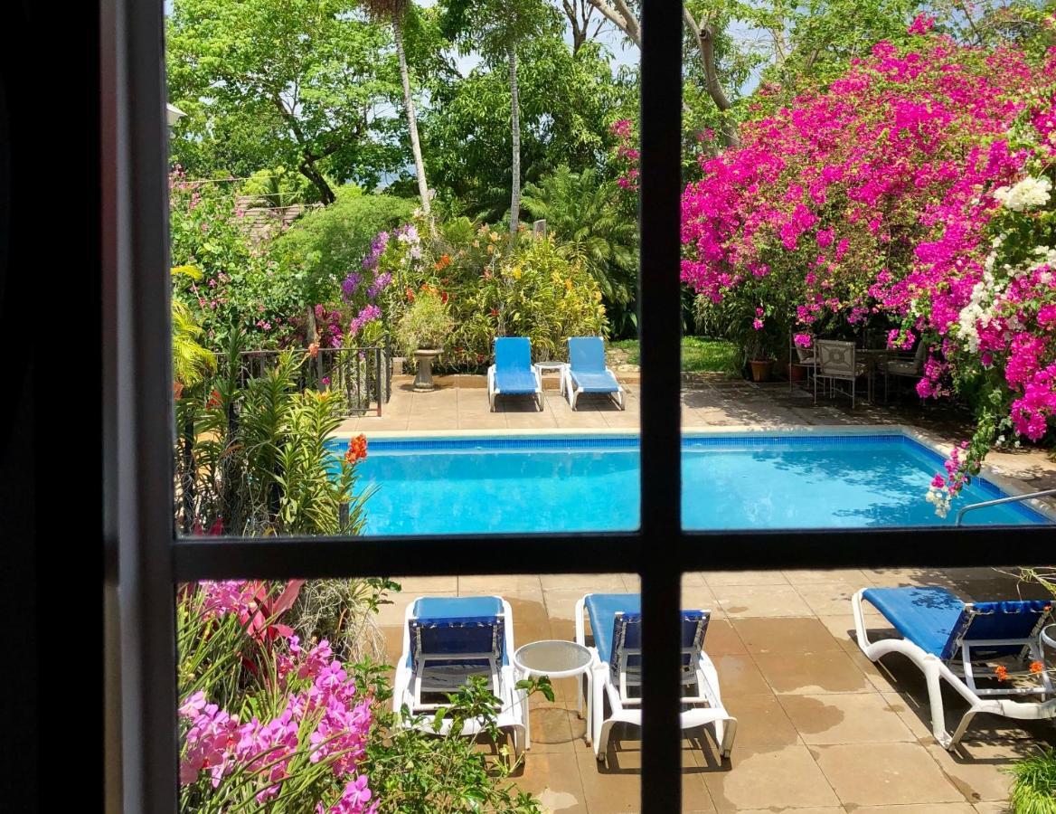 The Blue House Boutique Bed & Breakfast Bed & Breakfast Ocho Rios