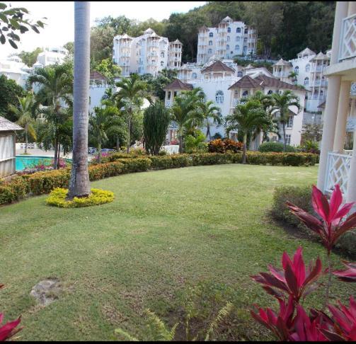 #d1 Castle Wifi King Bed Jamaica Villa