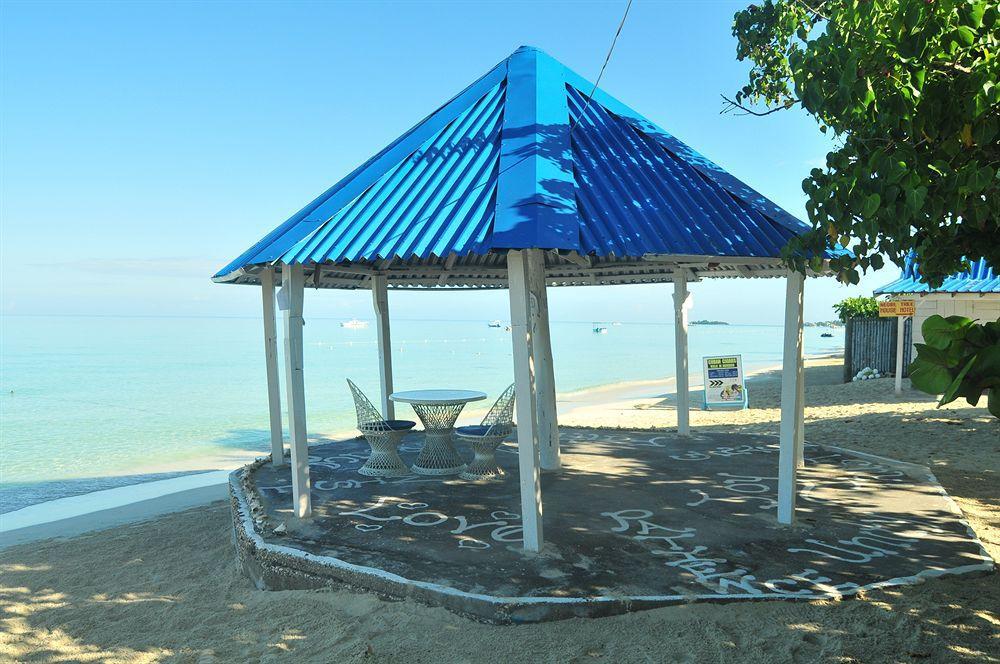 Treehouse Hotel 3*