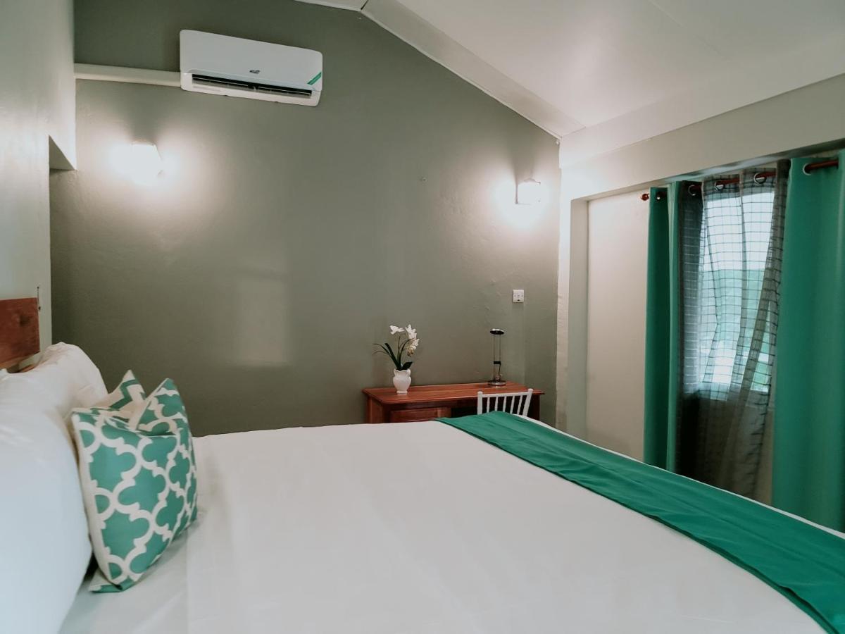 Aparthotel Airport *