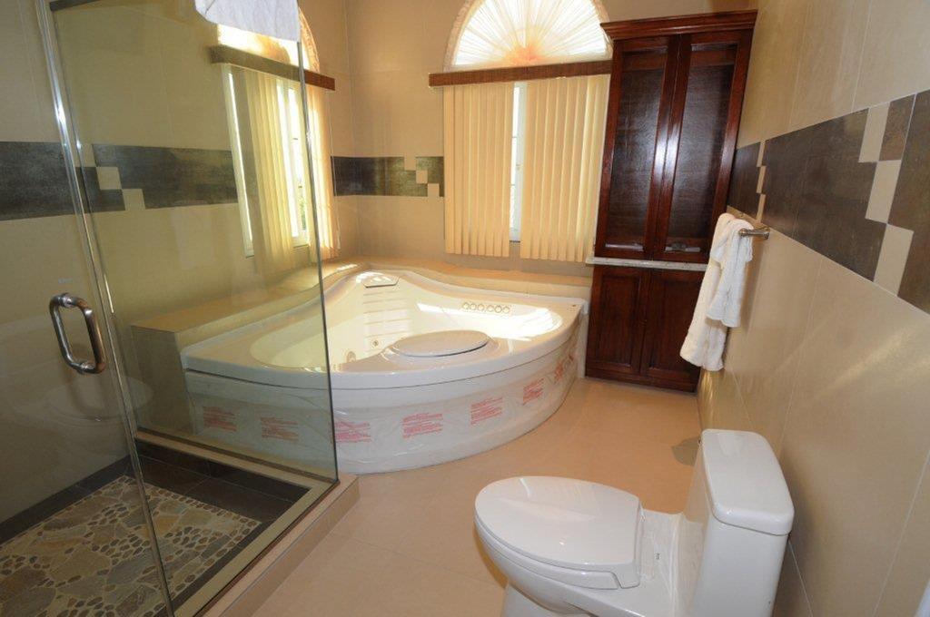 Genesis Sheer Elegance Hotel Saint James