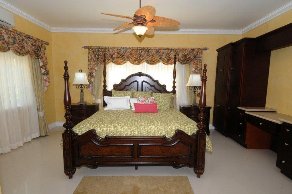 Genesis Sheer Elegance Hotel Saint James