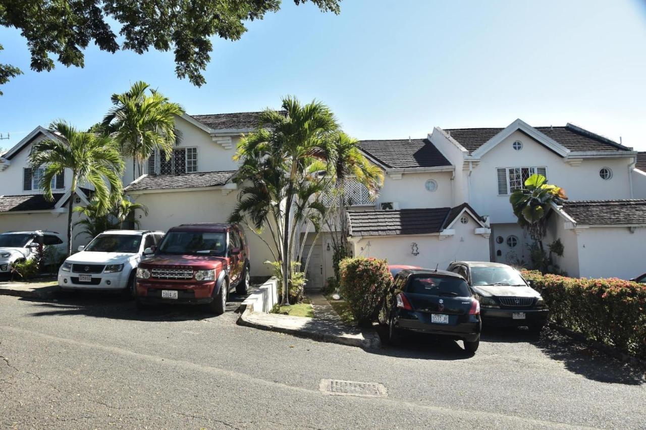 Bed & Breakfast Barbican Cozy Flat At Dillsbury Kingston