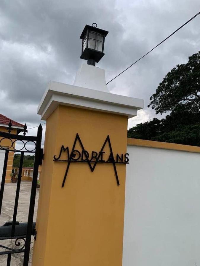 Modrians * Runaway Bay