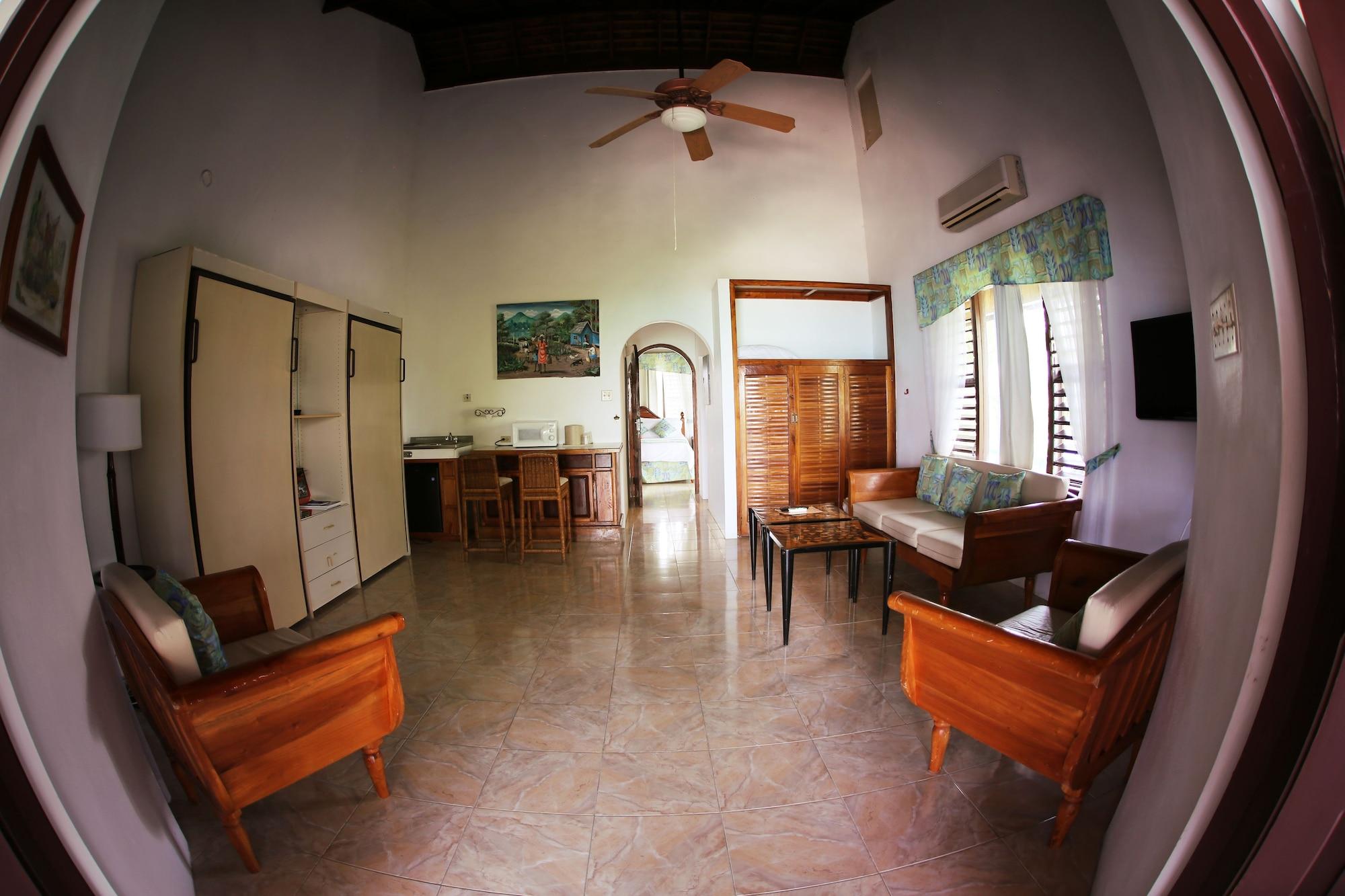 Treehouse Hotel 3*
