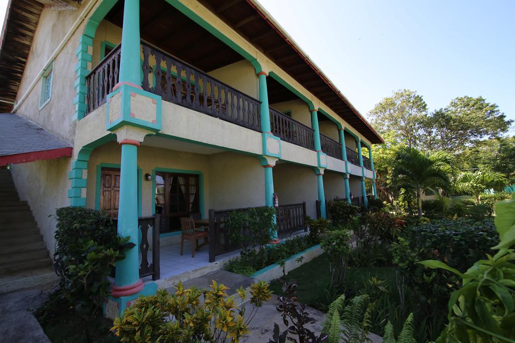 Xtabi Hotel 2*