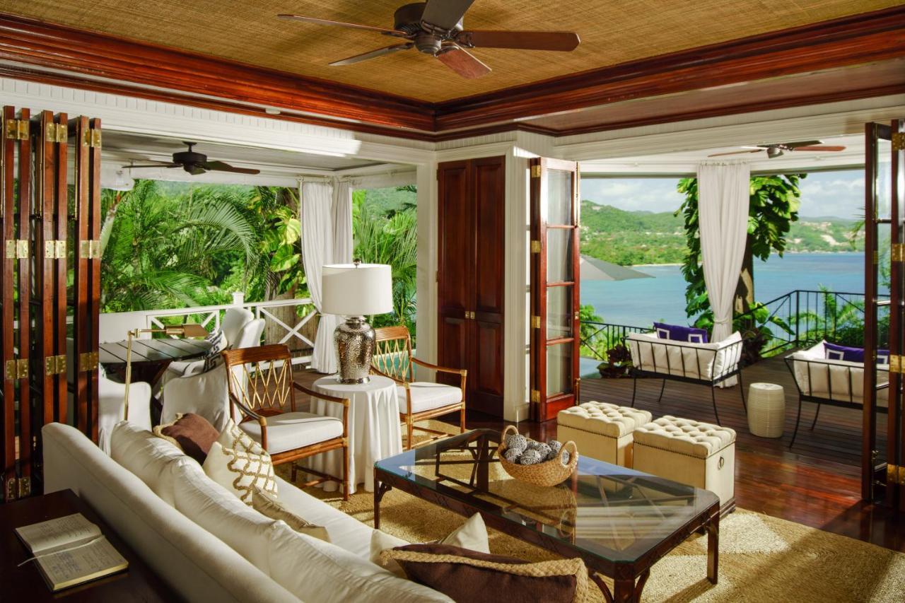 Round Hill & Resort