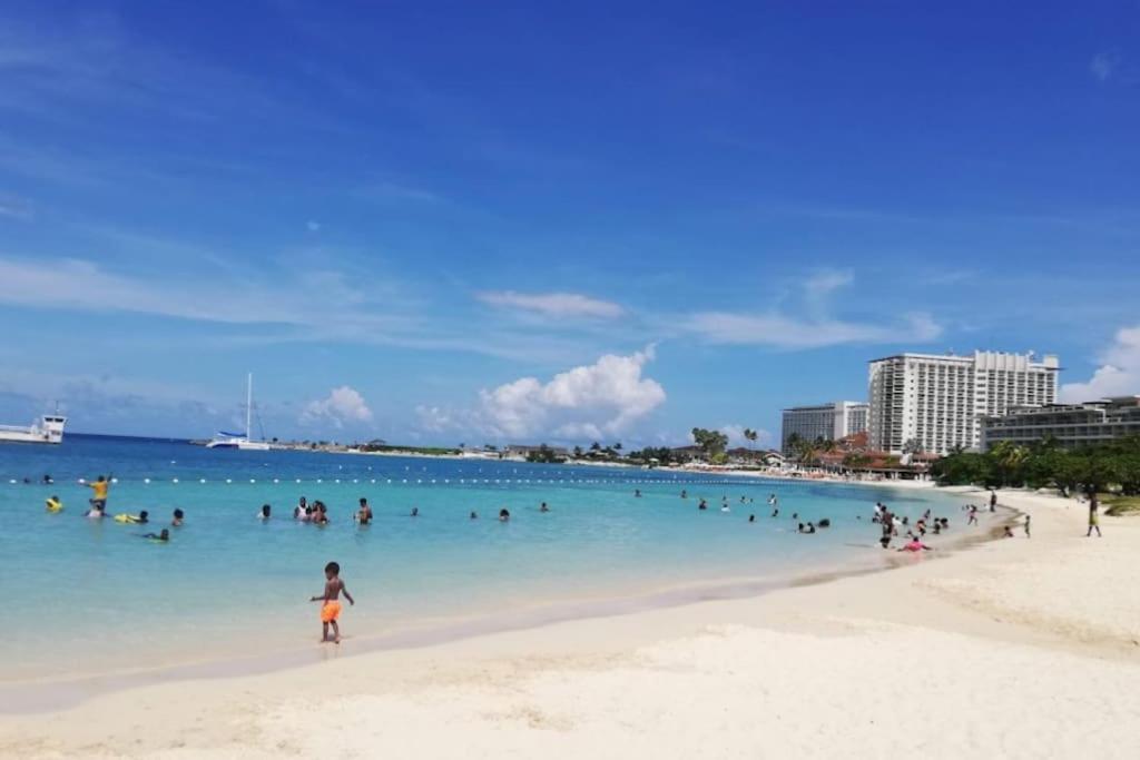 Gasthof Coastal Bliss -oceanview 2-bedroom In The Heart Of Town