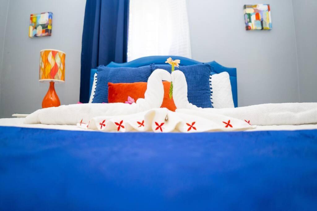 Coastal Bliss -oceanview 2-bedroom In The Heart Of Town