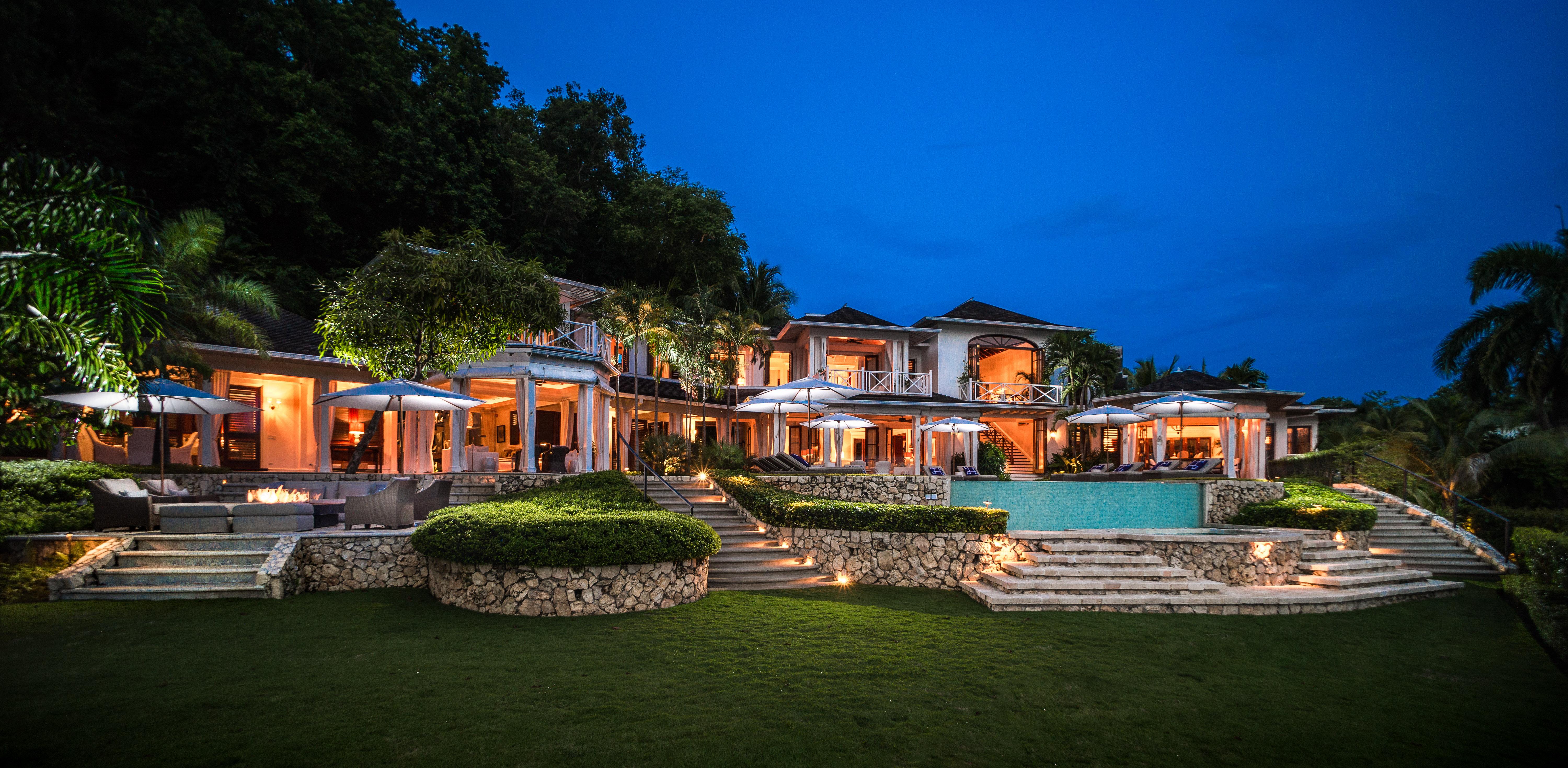 Round Hill & Resort