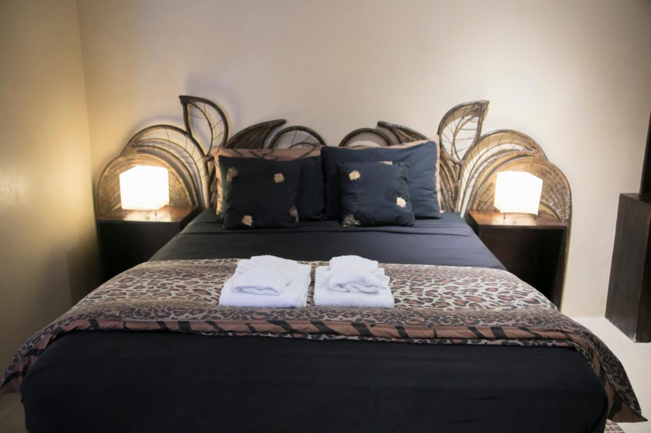 Moxons Club Hotel