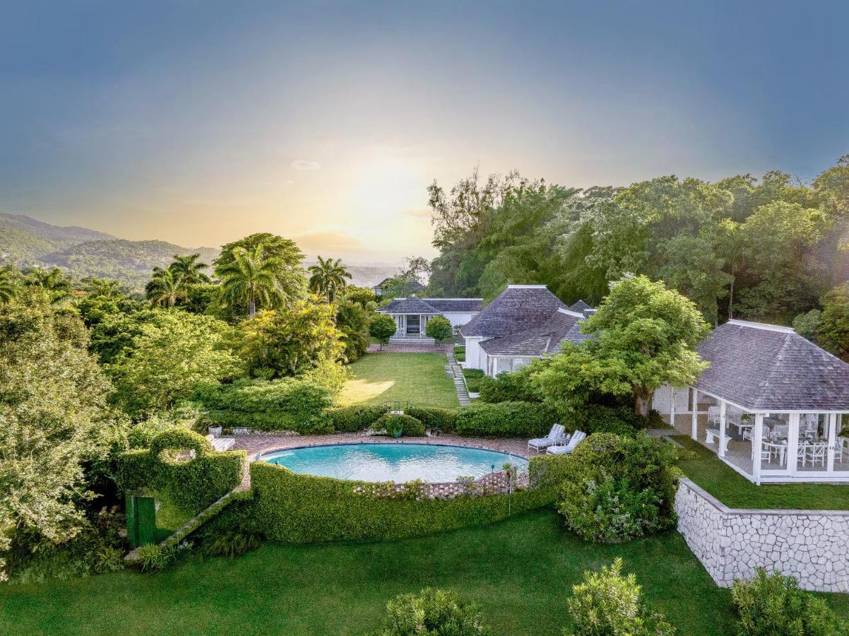 Round Hill & Resort