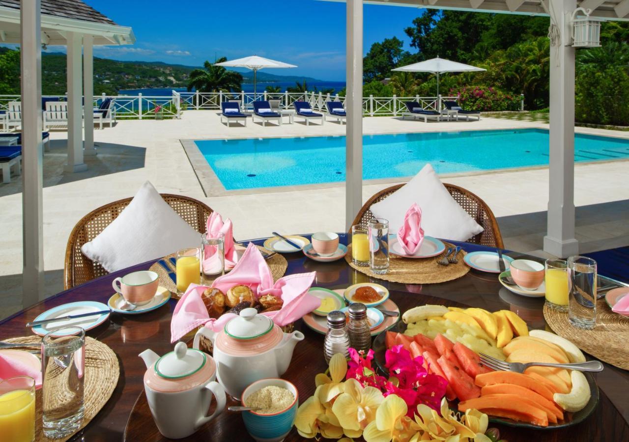 Round Hill & Resort