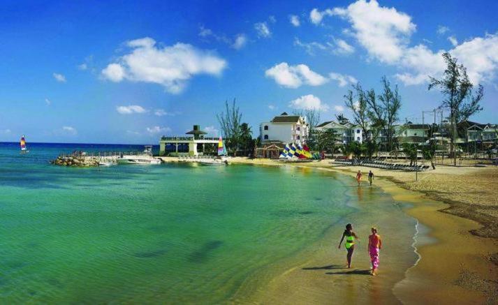 Decameron Club Caribbean Runaway Bay, Ramada 3*