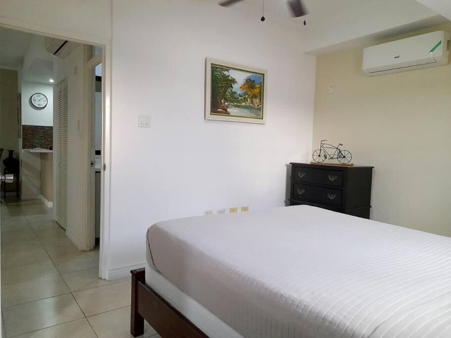Apartment Choose To Be Happy At Brompton Estates - One And Two Bedroom With Pool Kingston