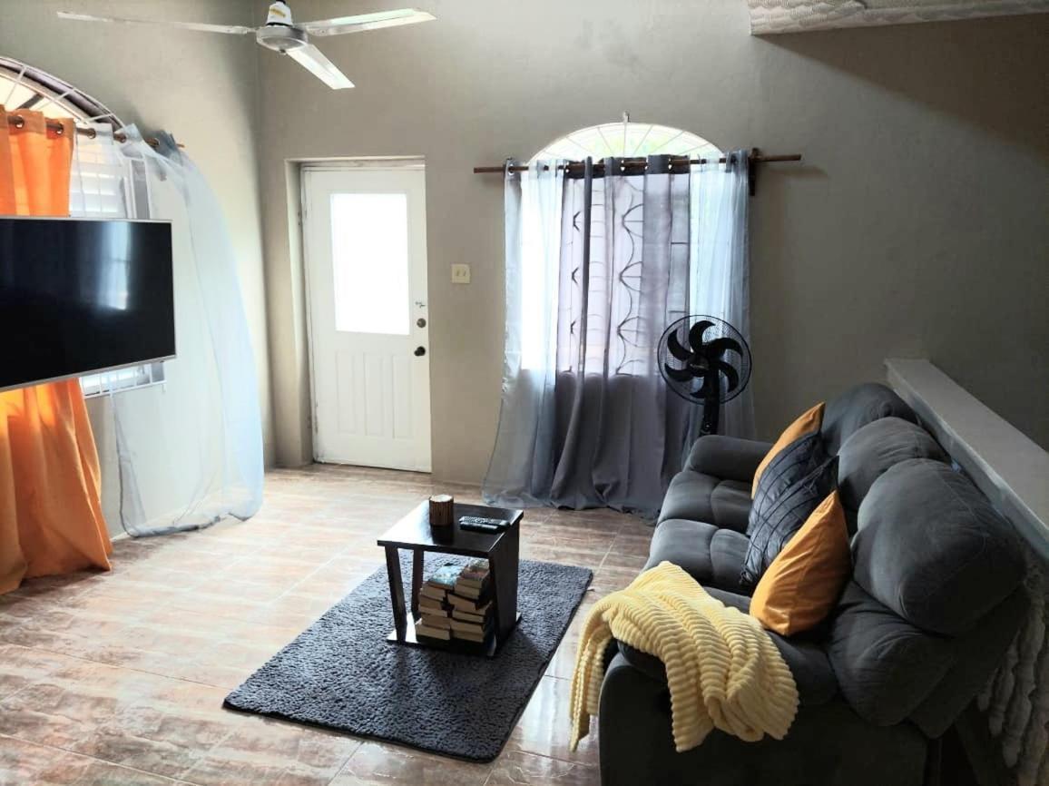 Guest house Cambridge Mi Casa Ur Casa With Pool And Access Runaway Bay