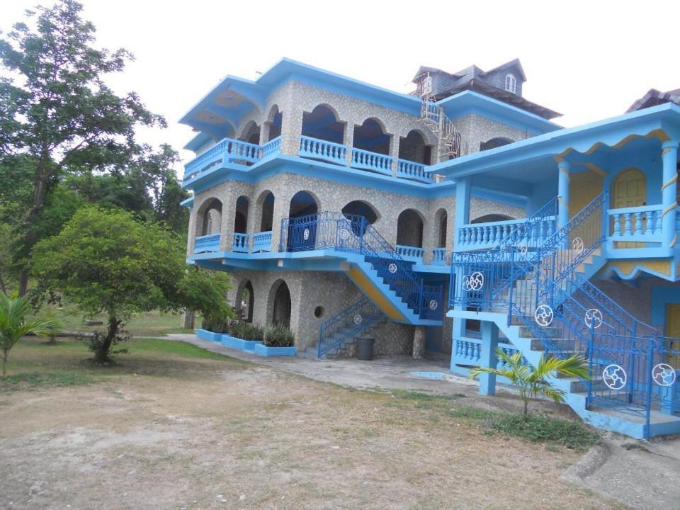 Cotton Tree Hotel