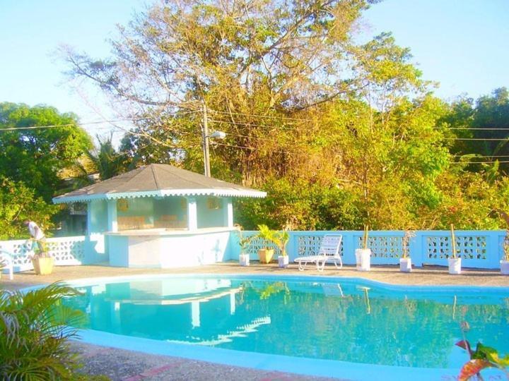 Cotton Tree 3* Negril