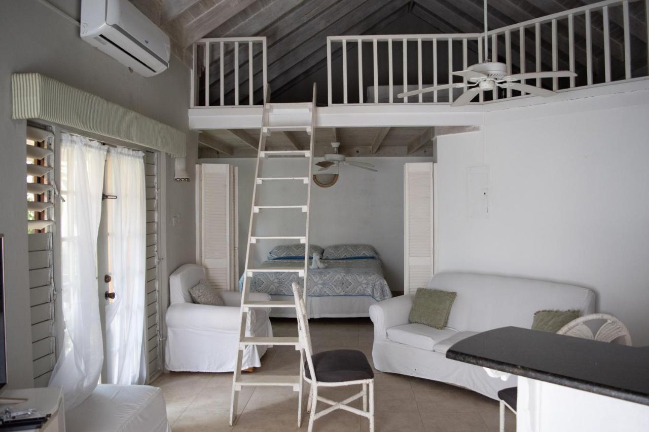 Vickitini Beachfront Hotel *