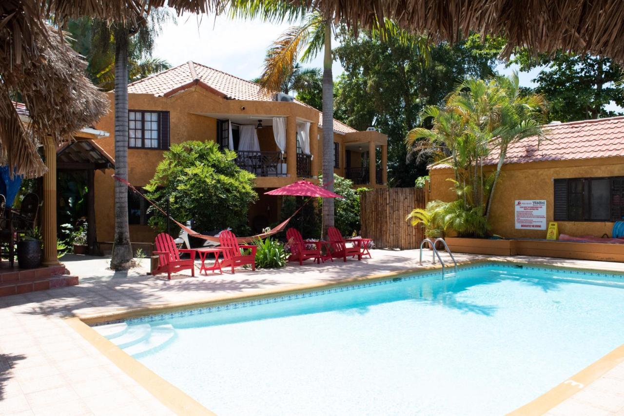 Hotel Vickitini Beachfront