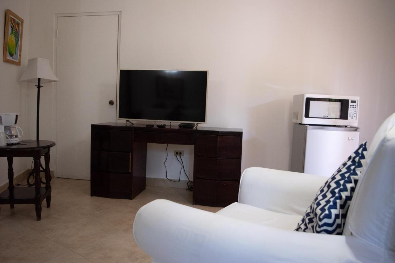Hotel Vickitini Beachfront
