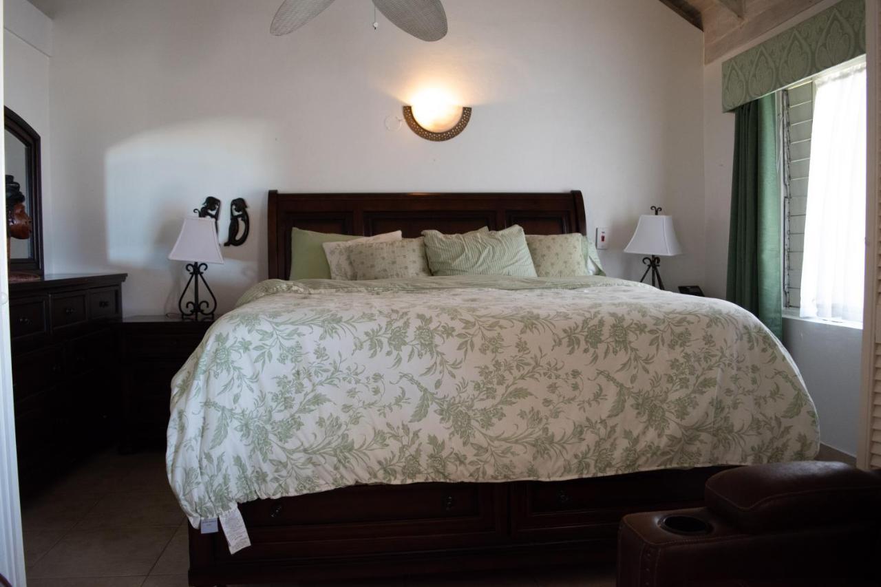 Hotel Vickitini Beachfront *
