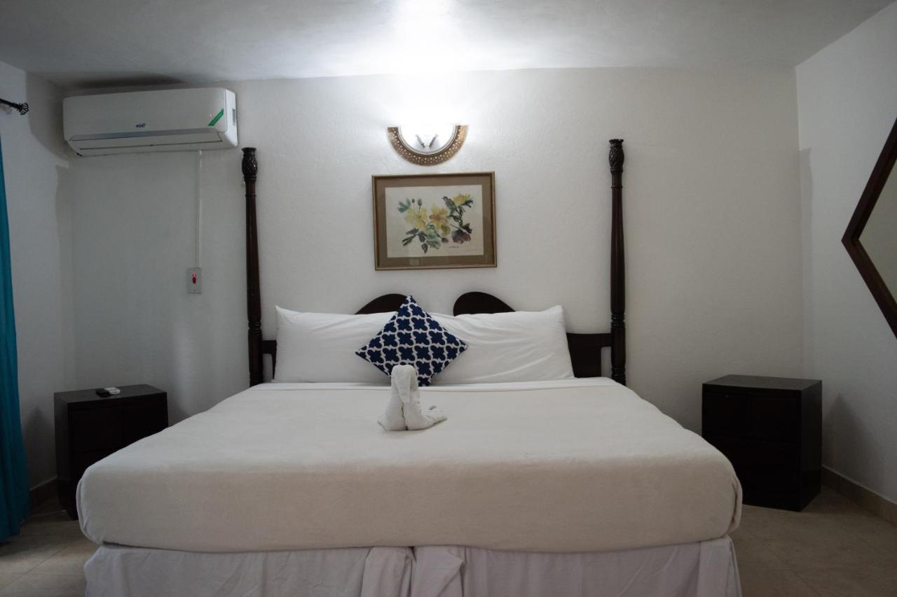 Hotel Vickitini Beachfront Negril