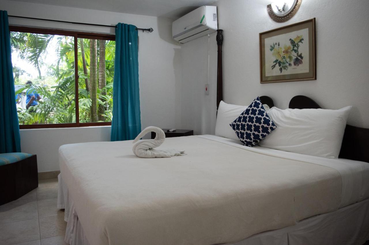 Hotel Vickitini Beachfront *