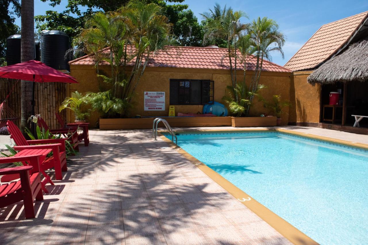Hotel Vickitini Beachfront Negril