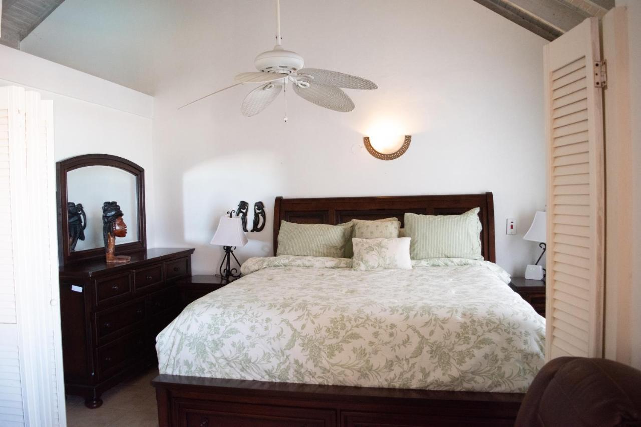 Hotel Vickitini Beachfront