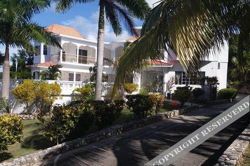 Chateau De La Rose Hotel
