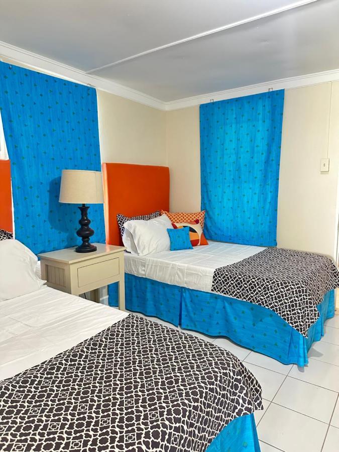 Shades Of Summer In With Kitchen Negril