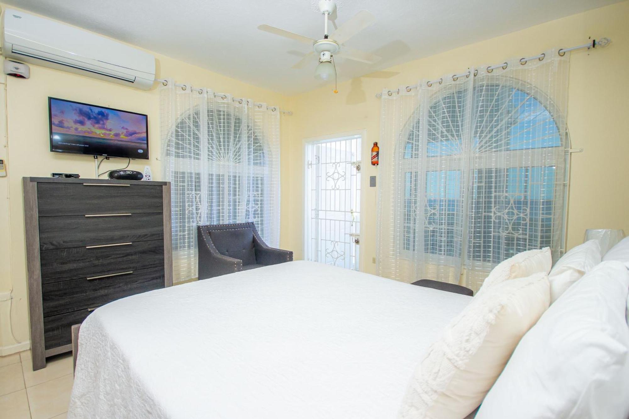 Ocean Front Luxury Studio Sky Castles 24 Hrs Sleeps 2 *