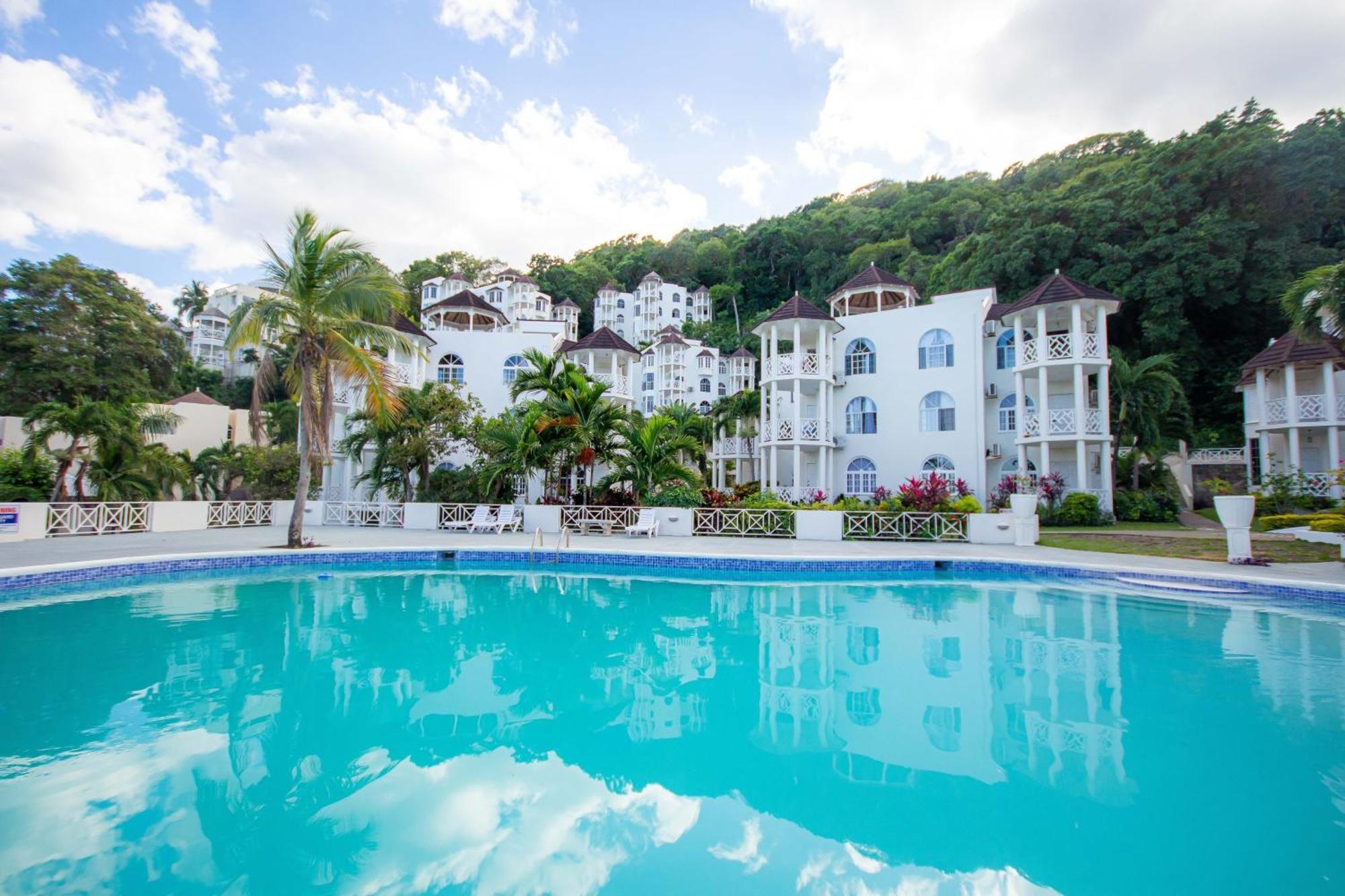 Apartment Ocean Front Luxury Studio Sky Castles 24 Hrs Sleeps 2