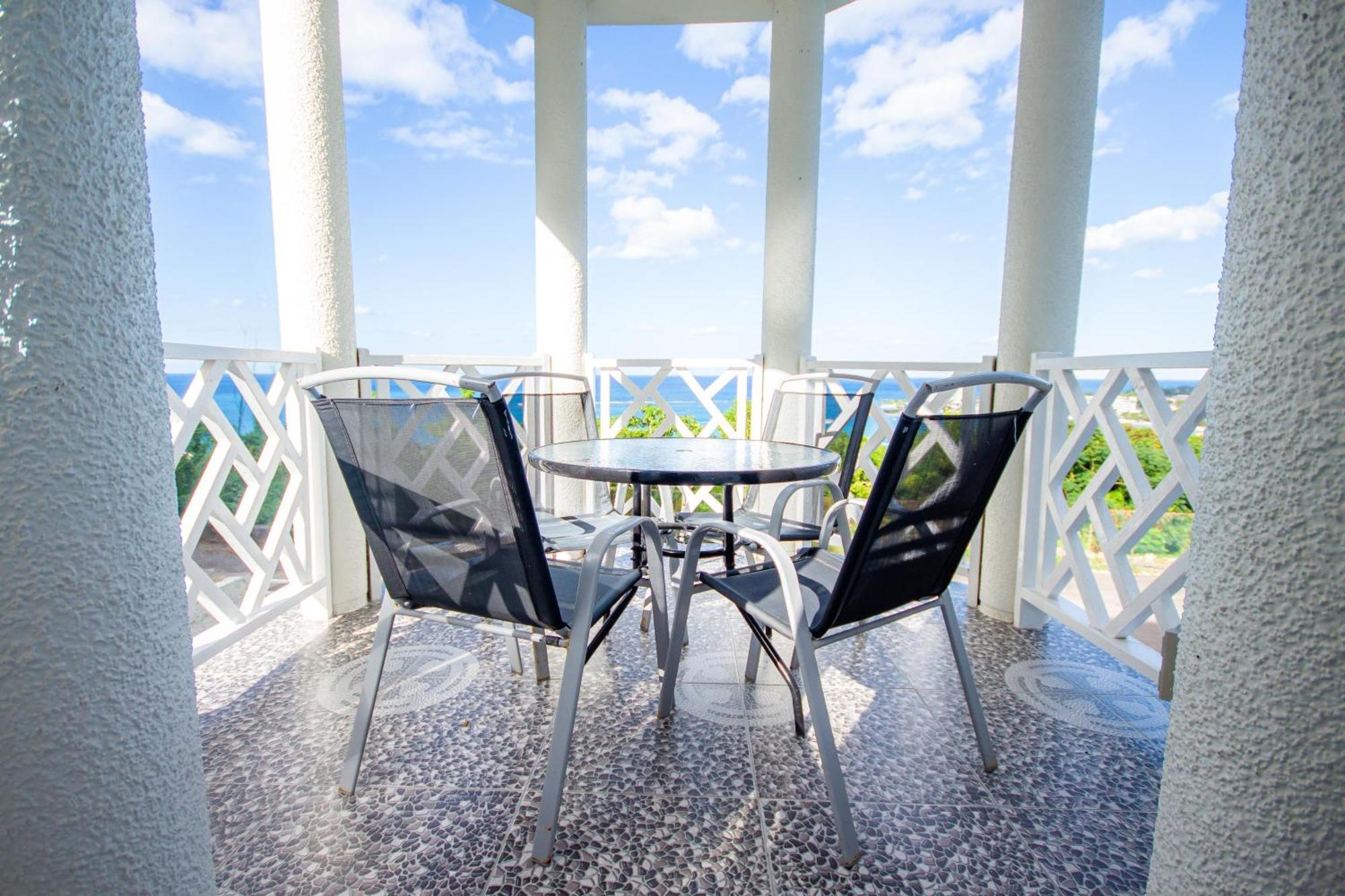 Ocean Front Luxury Studio Sky Castles 24 Hrs Sleeps 2 Apartment