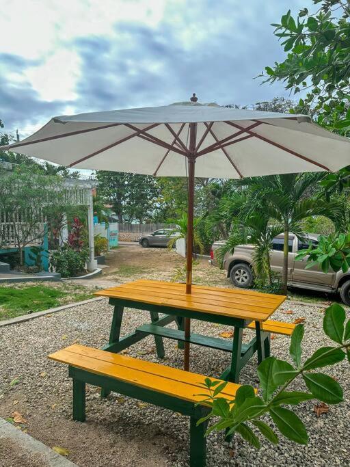Shades Of Summer In With Kitchen * Negril