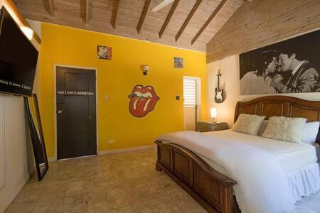 Hospitality Expert Jagger - Tour Pool Bar * Montego Bay