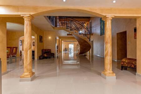 Hospitality Expert Stonehenge - 5br Mansion Villa *