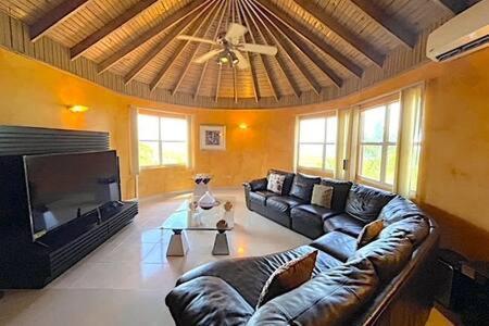 Hospitality Expert Stonehenge - 5br Mansion Villa *