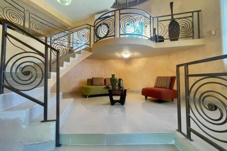 Hospitality Expert Stonehenge - 5br Mansion Villa